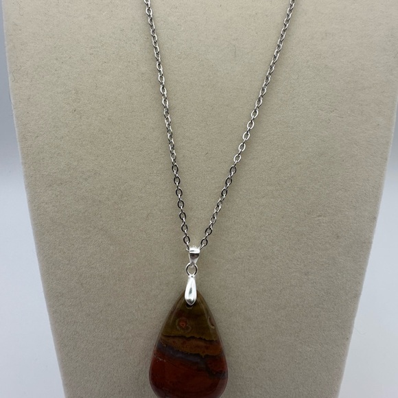 Warring State Agate Pendant Necklace - Picture 5 of 9